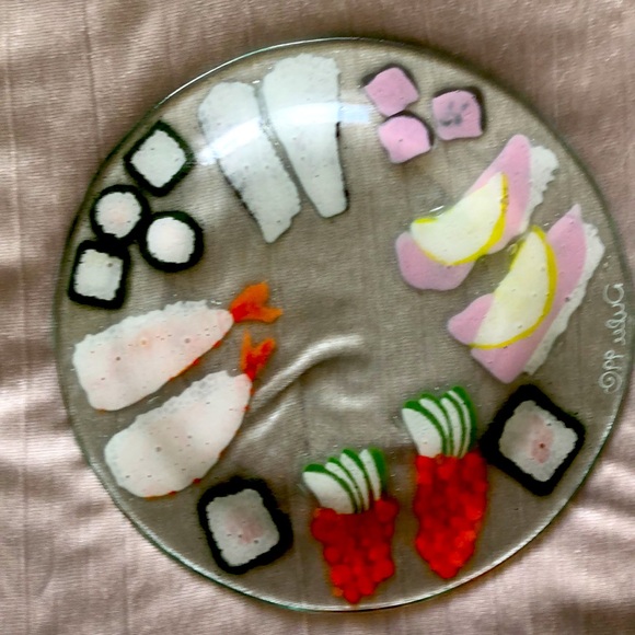 Whimsical sushi dish - Picture 2 of 4